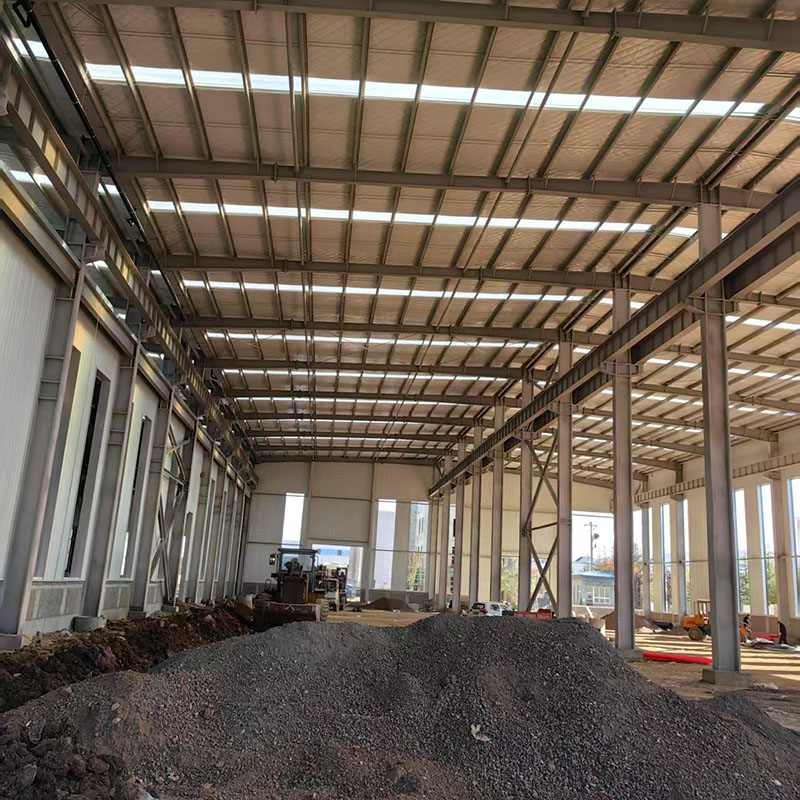 Mis on teraskonstruktsiooniga autovarjualune ja miks on see parem kui traditsioonilised autovarjualused