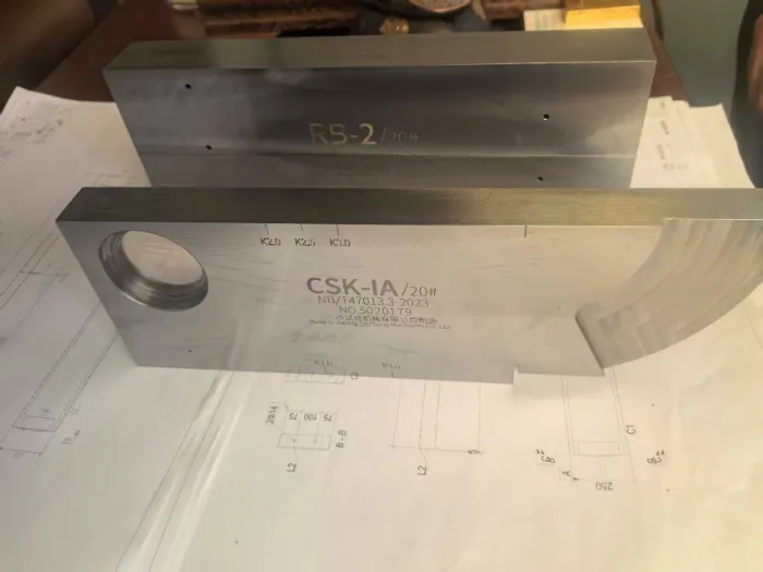 Qingdao Liweiyuani teraskonstruktsiooni äsja ostetud ultraheli veadetektori kasutamise koolitus.
